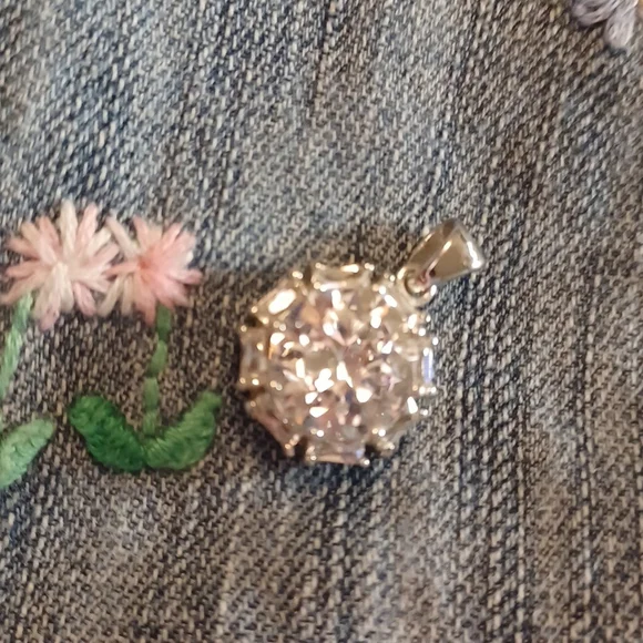 Sterling silver cz pendant. - Picture 3 of 4